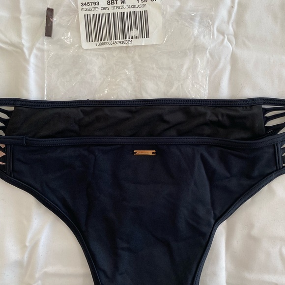 Bathing suit bottoms size medium - Picture 2 of 3